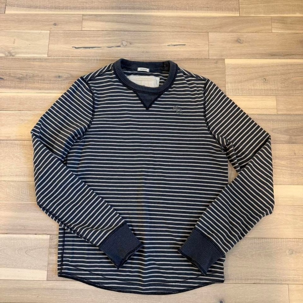 Abercrombie & Fitch navy striped long sleeve shirt Size M